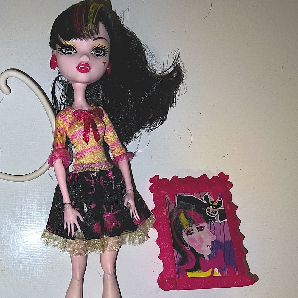 monster high doll draculaura doll art class